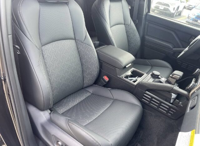 
								Toyota Tacoma full									