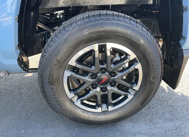 
								Toyota Tacoma full									