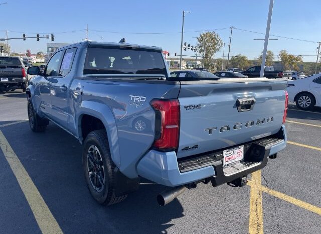 
								Toyota Tacoma full									