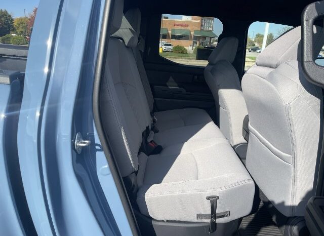 
								Toyota Tacoma full									