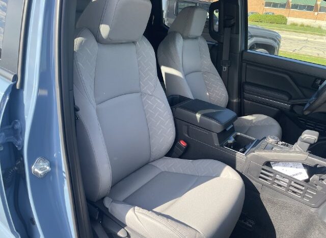 
								Toyota Tacoma full									