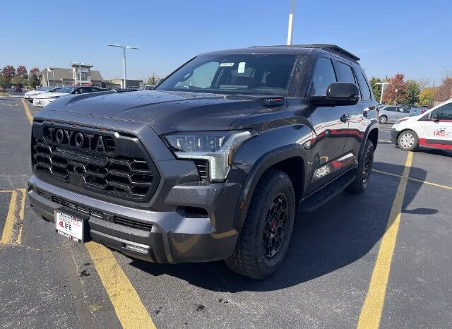 
								Toyota Sequoia full									