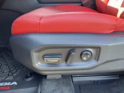 
										Toyota Sequoia full									