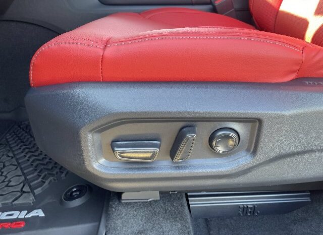 
								Toyota Sequoia full									
