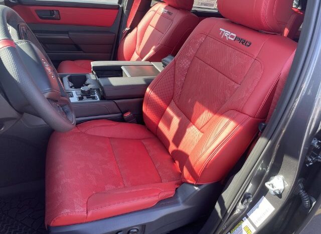 
								Toyota Sequoia full									