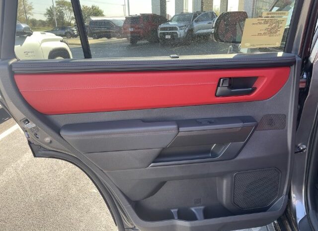 
								Toyota Sequoia full									