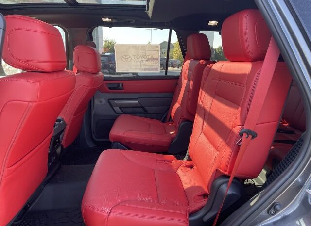 
								Toyota Sequoia full									