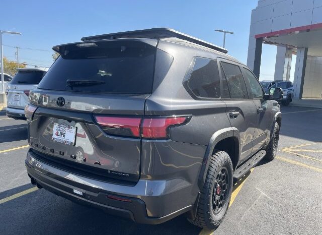 
								Toyota Sequoia full									