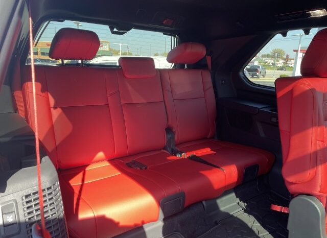 
								Toyota Sequoia full									
