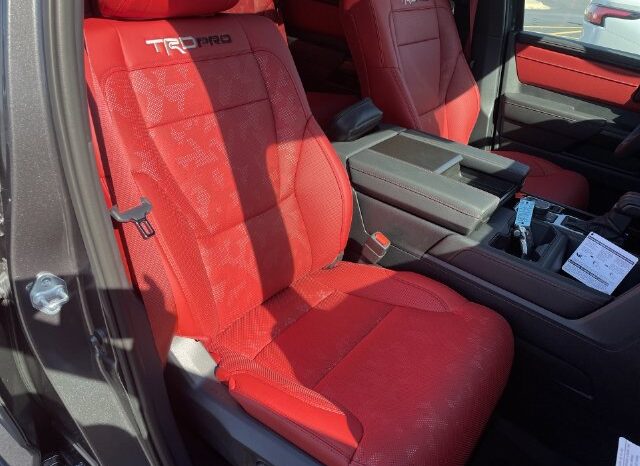
								Toyota Sequoia full									