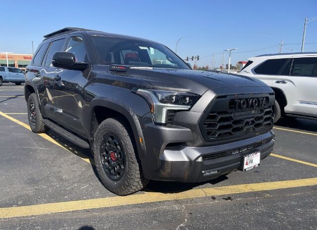 
								Toyota Sequoia full									