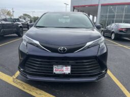 
										Toyota Sienna full									