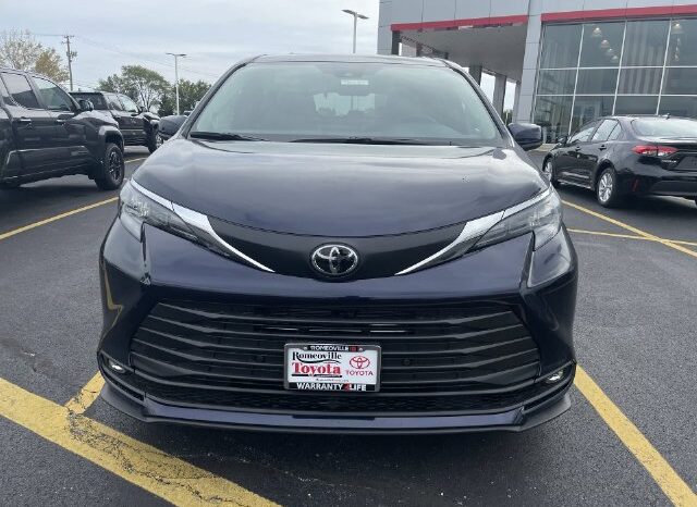 
								Toyota Sienna full									