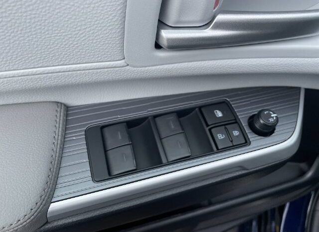 
								Toyota Sienna full									