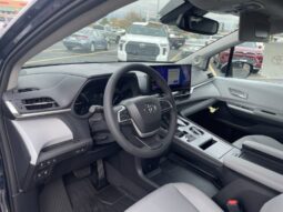 
										Toyota Sienna full									
