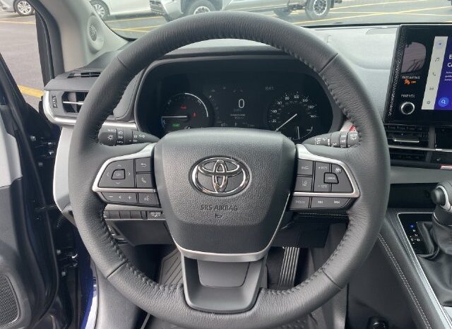 
								Toyota Sienna full									
