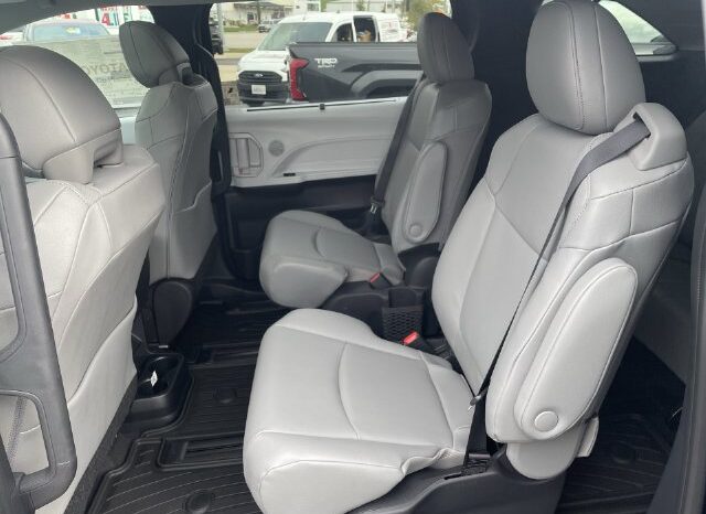 
								Toyota Sienna full									