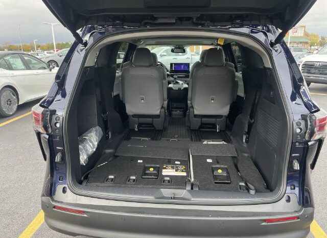 
								Toyota Sienna full									