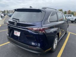 
										Toyota Sienna full									