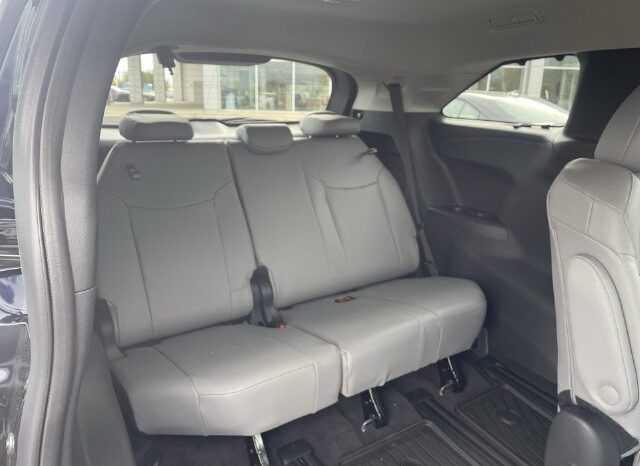 
								Toyota Sienna full									