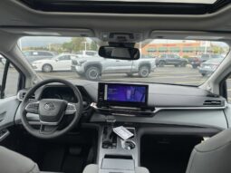 
										Toyota Sienna full									