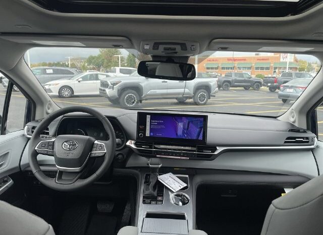
								Toyota Sienna full									