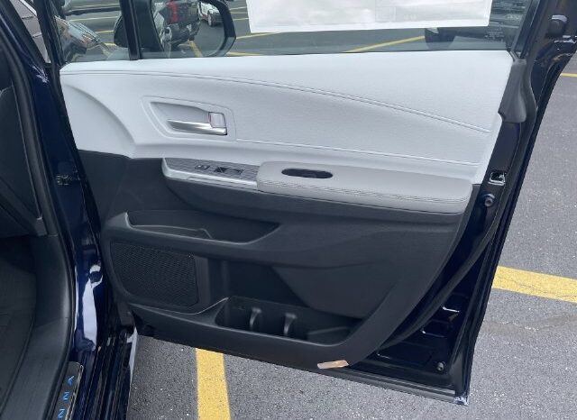 
								Toyota Sienna full									
