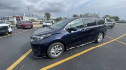 
										Toyota Sienna full									