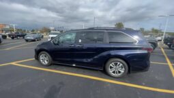 
										Toyota Sienna full									