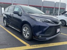 
										Toyota Sienna full									