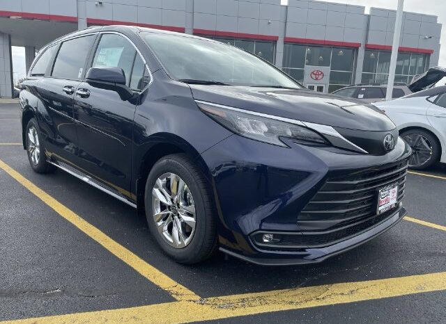 
								Toyota Sienna full									