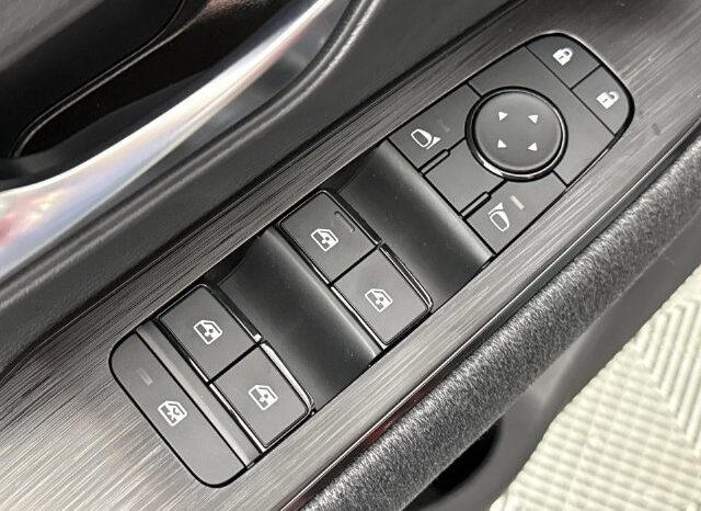 
								Nissan Kicks full									