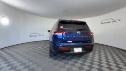 
										Nissan Pathfinder full									