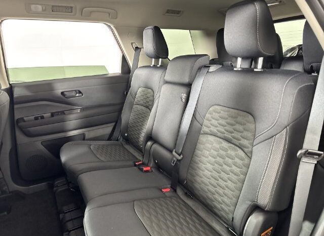 
								Nissan Pathfinder full									