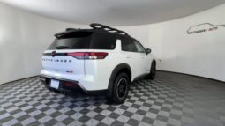 
										Nissan Pathfinder full									