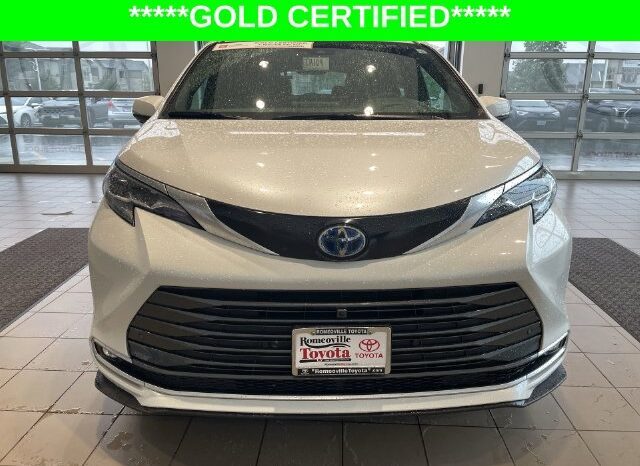 
								Toyota Sienna full									