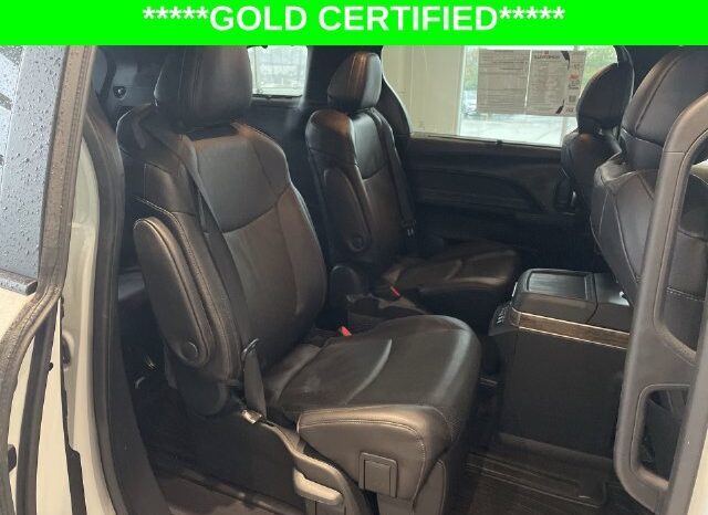 
								Toyota Sienna full									