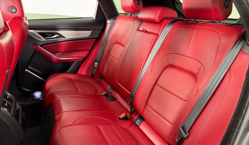 
								Jaguar F-PACE full									