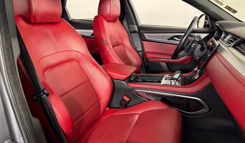 
								Jaguar F-PACE full									