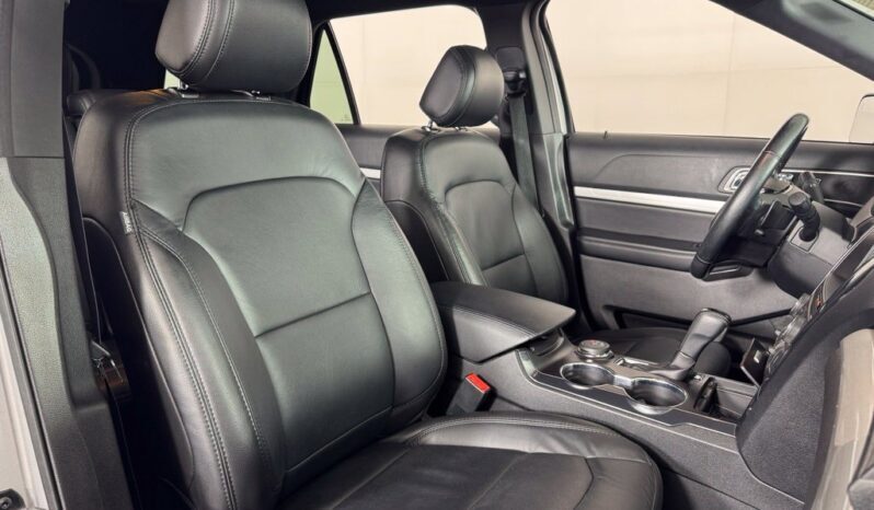 
								Ford Explorer full									