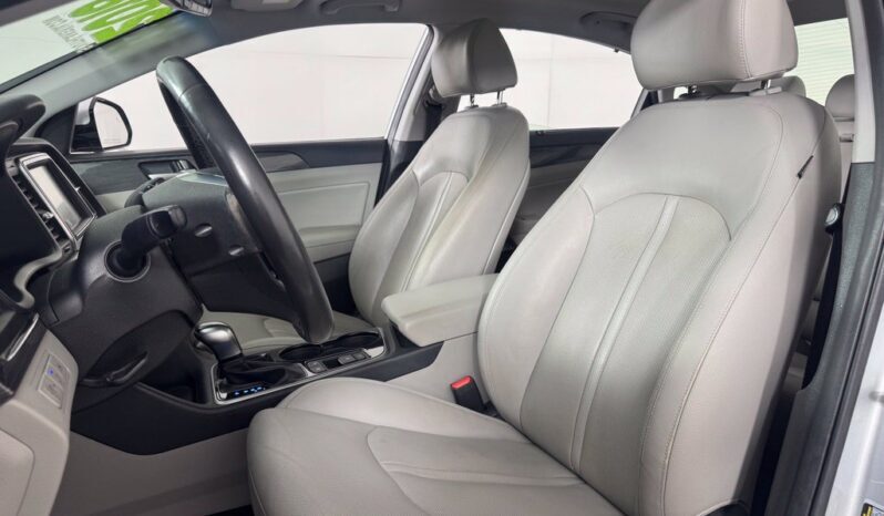 
								Hyundai Sonata Hybrid full									