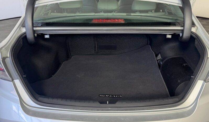 
								Hyundai Sonata Hybrid full									