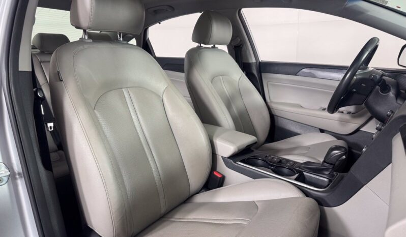 
								Hyundai Sonata Hybrid full									