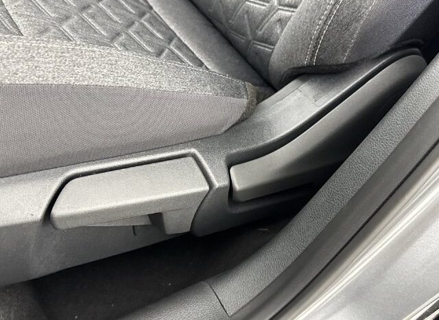 
								Nissan Kicks full									