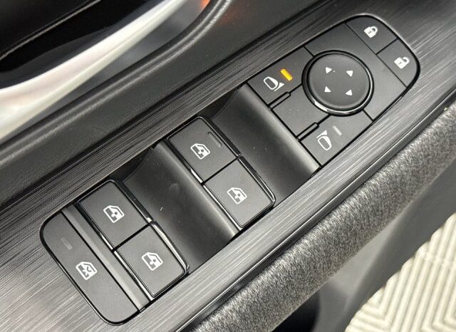 
								Nissan Kicks full									