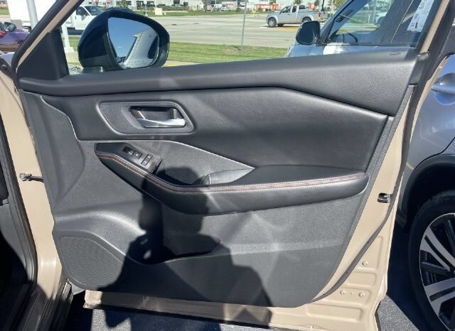 
								Nissan Rogue full									