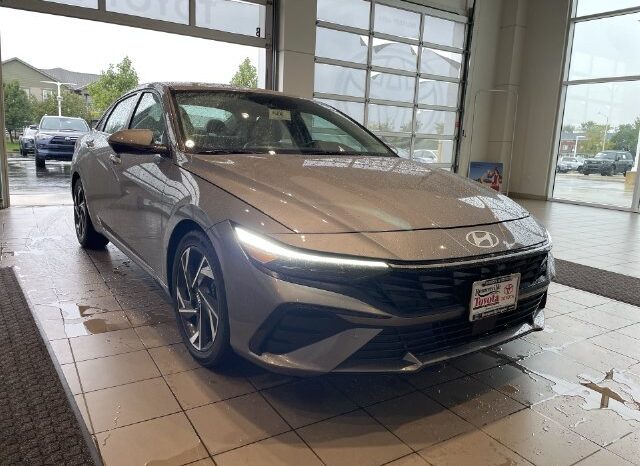 
								Hyundai Elantra full									