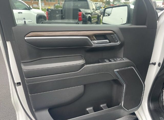 
								Chevrolet Silverado 1500 full									