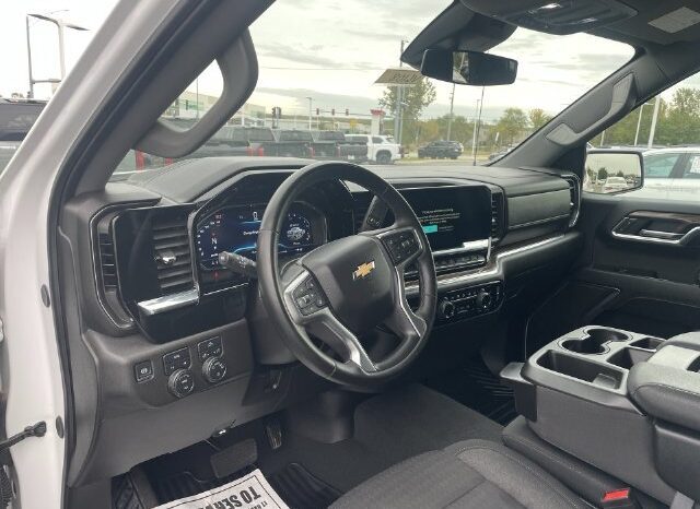 
								Chevrolet Silverado 1500 full									