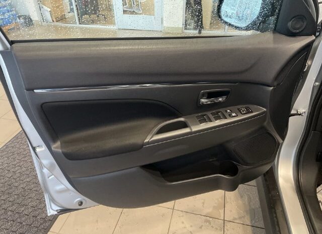 
								Mitsubishi Outlander Sport full									